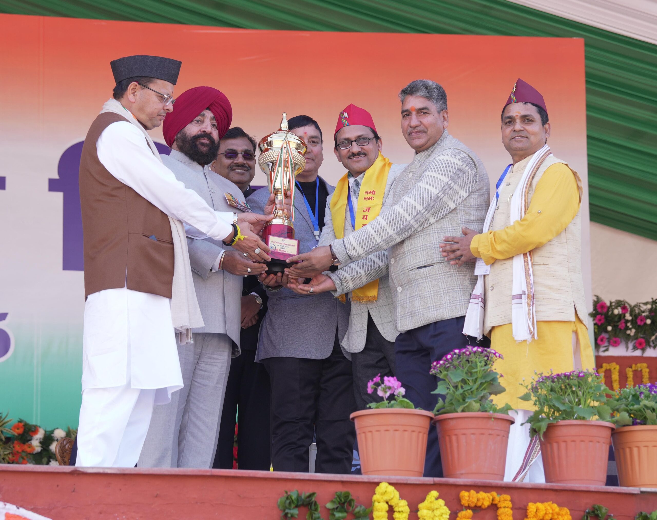 उत्तराखंड संस्कृत अकादमी की झांकी ने राज्य में द्वितीय स्थान प्राप्त किया।