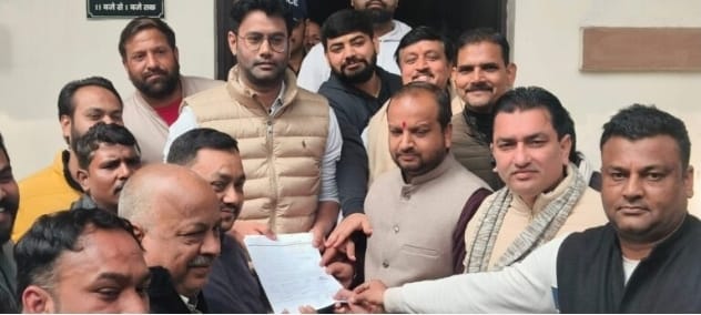 जिला महानगर कांग्रेस कमेटी के नेतत्व में कांग्रेस पार्षदों के एक प्रतिनिधिमंडल ने नगर आयुक्त से वार्ता कर शहर की विभिन्न समस्याओं से अवगत कराया