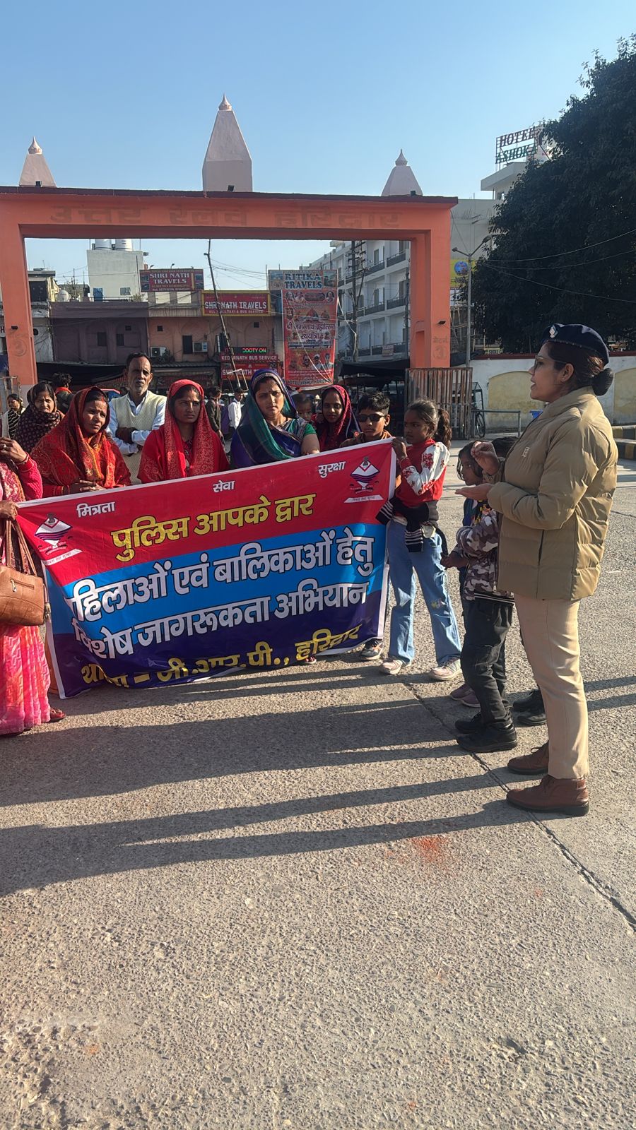 पुलिस अधीक्षक रेलवे उत्तराखंड सुश्री अरुणा भारती के नेतृत्व में जीआरपी उत्तराखंड द्वारा चलाया गया पुलिस आपके द्वार अभियान