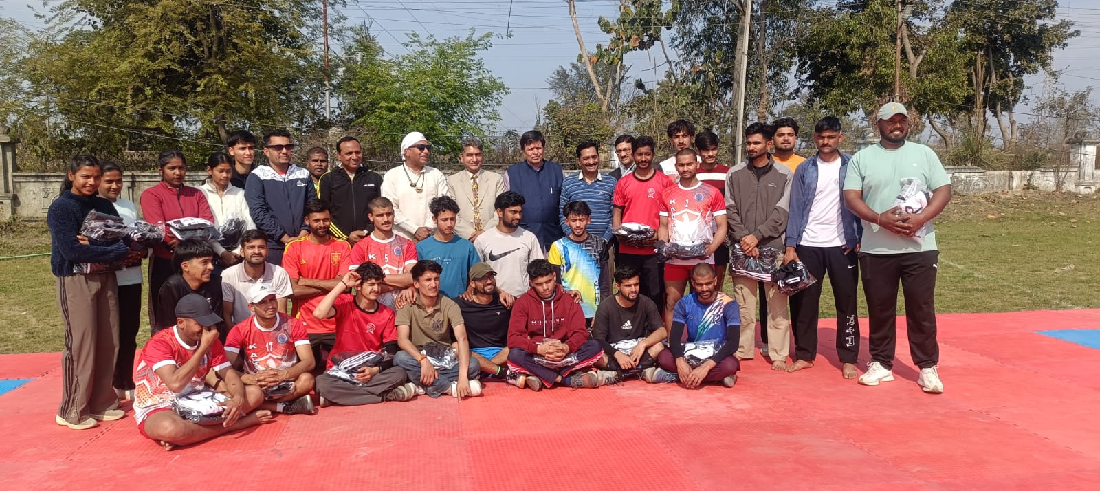 हरिद्वार। गुरुवार को संस्कृत शिक्षा सचिव दीपक कुमार ने उत्तराखंड संस्कृत विश्वविद्यालय पहुंचकर व्यवस्थाओं और निर्माण कार्यों का निरीक्षण किया।