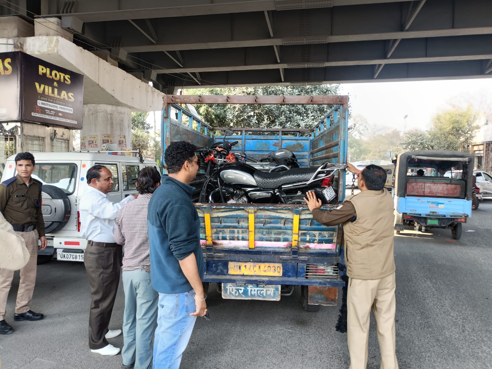 जिलाधिकारी मयूर दीक्षित के निर्देशन में परिवहन विभाग ने चलाया विशेष प्रवर्तन अभियान