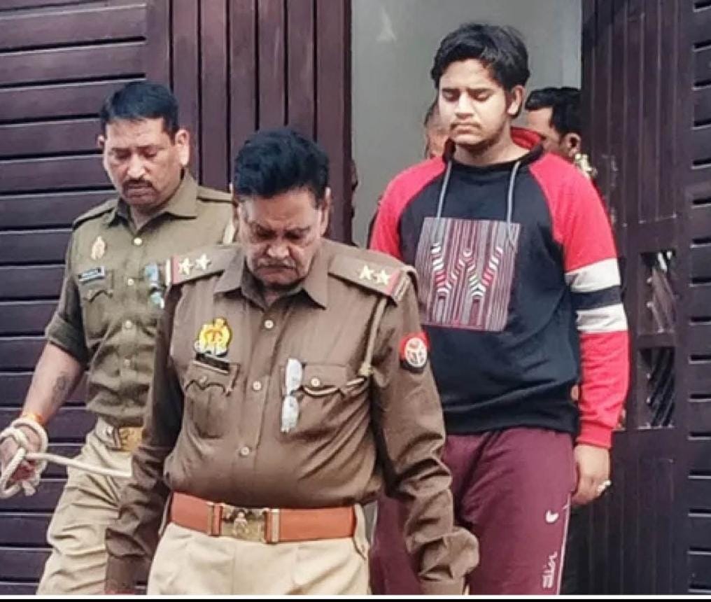 लखनऊ में ‘ब्लू ड्रम मर्डर’ का खौफनाक सच। बेटे ने पिता की हत्या कर शव के किए चार टुकड़े, पोस्टमार्टम में चौंकाने वाला खुलासा।