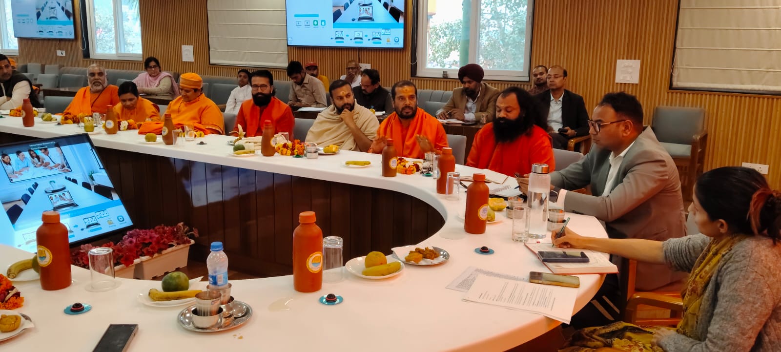 मेला प्रशासन द्वारा आयोजित बैठक में आश्रमों के साथ मेला की व्यवस्थाओं को लेकर विस्तृत विचार-विमर्श – मेला अधिकारी