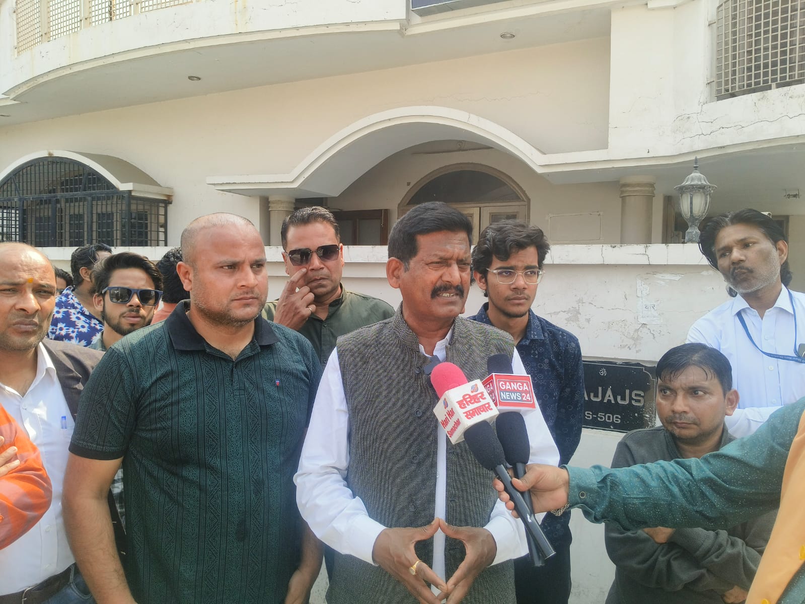 हरिद्वार ड्रग्स इंस्पेक्टर के खिलाफ कांग्रेस यूथ नेताओं का प्रदर्शन लगाए गए गंभीर आरोप