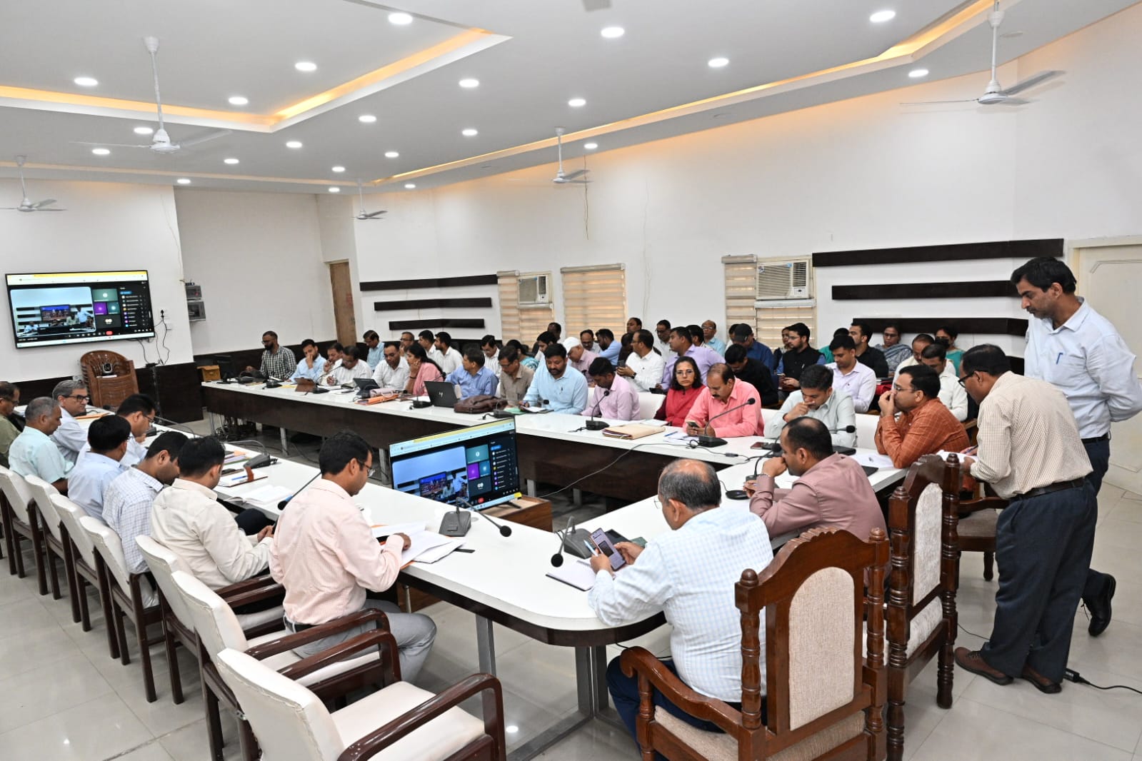 जिलाधिकारी हरिद्वार के द्वारा सभी गैस एजेंसियों पर नोडल अधिकारी नामित कर निगरानी रखने के दिए निर्देश