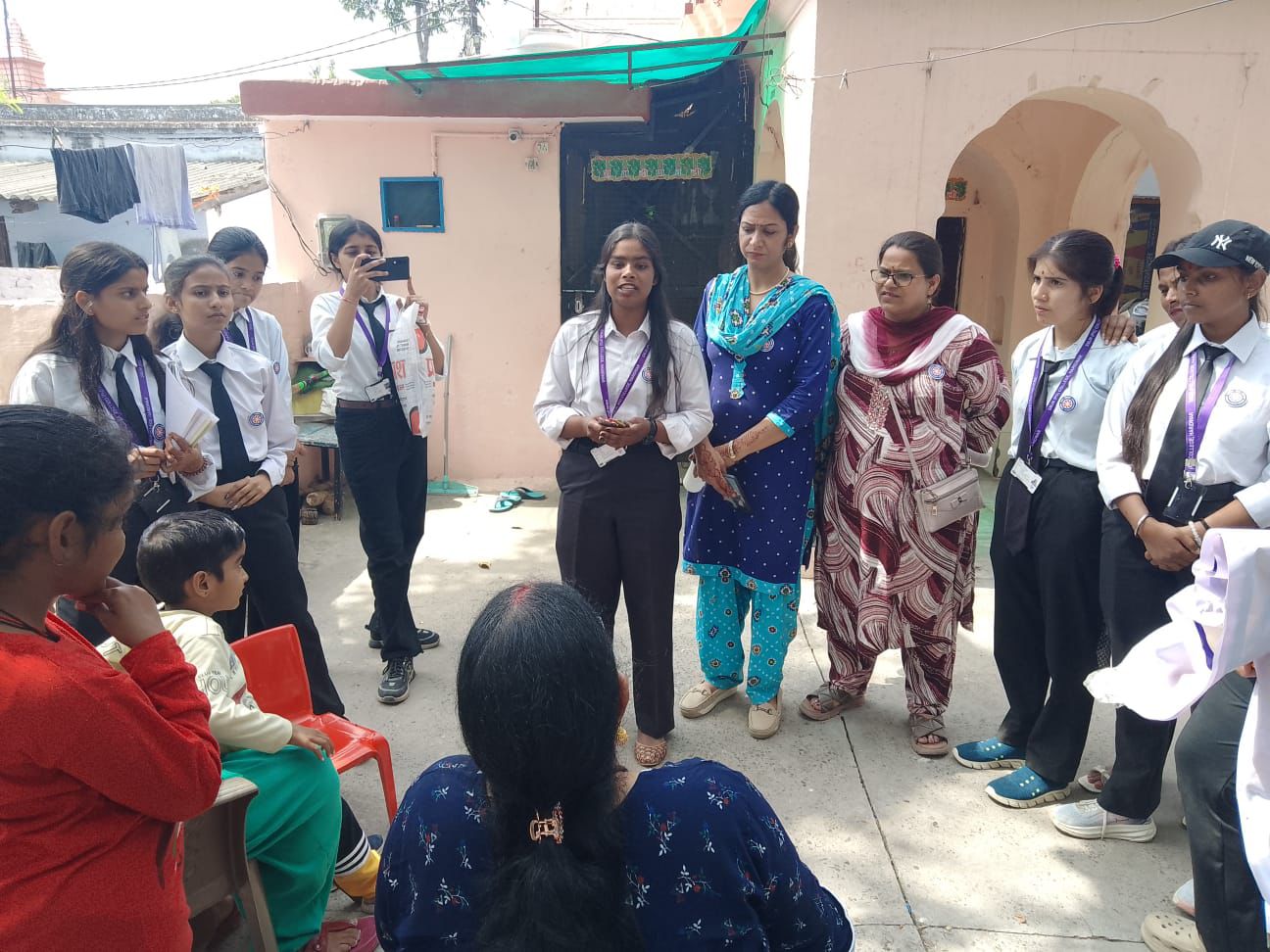 एस.एम.जे.एन. पी.जी. कॉलेज की एनएसएस इकाई ने बस्तियों में चलाया जन-जागरूकता अभियान