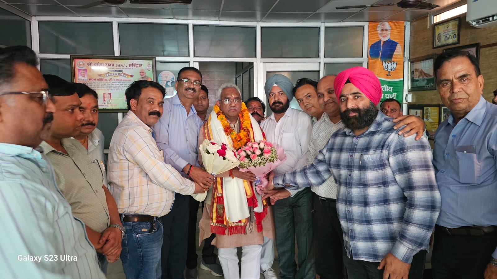 आज हरिद्वार जनपद में कार्यरत औद्योगिक संगठनों ने श्री मदन कौशिक, विधायक, हरिद्वार को उत्तराखंड सरकार में कैबिनेट मंत्री बनने पर उनका हार्दिक स्वागत एवं अभिनंदन कर शुभकामनाएं प्रेषित की।