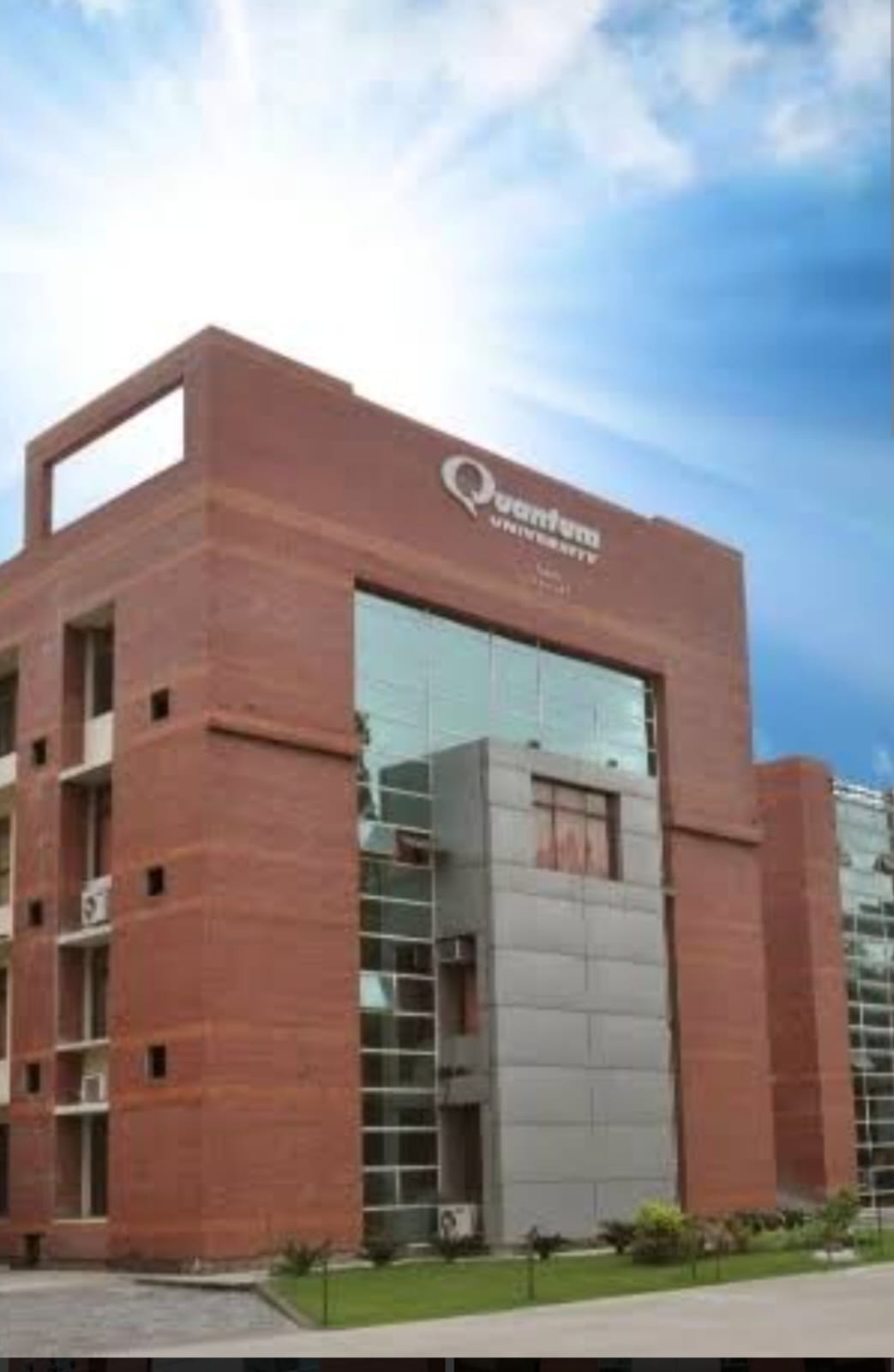 क्वांटम विश्वविद्यालय, रुड़की द्वारा तीन दिवसीय वार्षिकोत्सव “धरोहर” का भव्य आयोजन 26,027 एवं 28 मार्च को विश्वविद्यालय परिसर में किया जा रहा है।