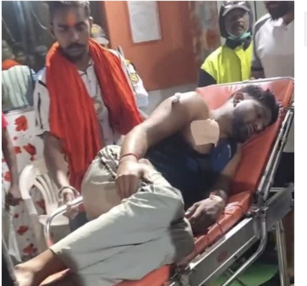 धर्मनगरी हरिद्वार में उस समय सनसनी फैल गई जब गंगाजल लेकर अपने साथियों के साथ नोएडा लौट रहे एक कांवड़िए को अज्ञात हमलावरों ने गोली मार दी।