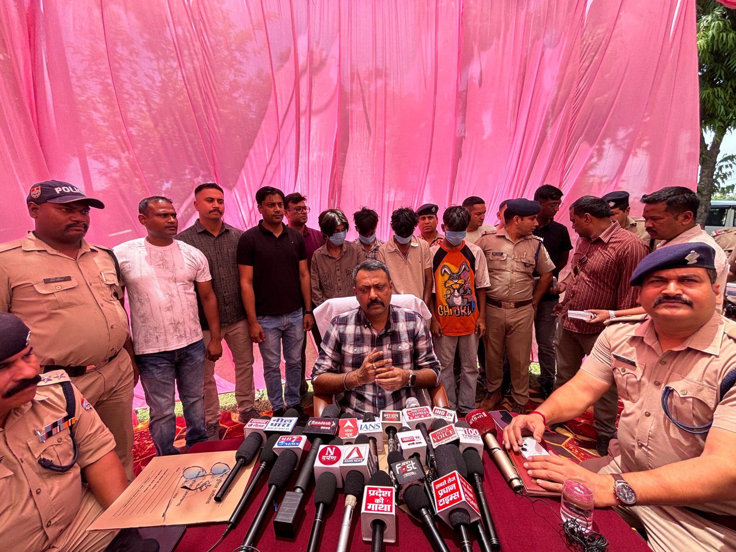 सिडकुल में हुई स्कूटी वाले के साथ लूटपाट की घटना को रानीपुर पुलिस ने गंभीरता से लेते हुए आरोपियों को किया गिरफ्तार एसएसपी ने किया खुलासा