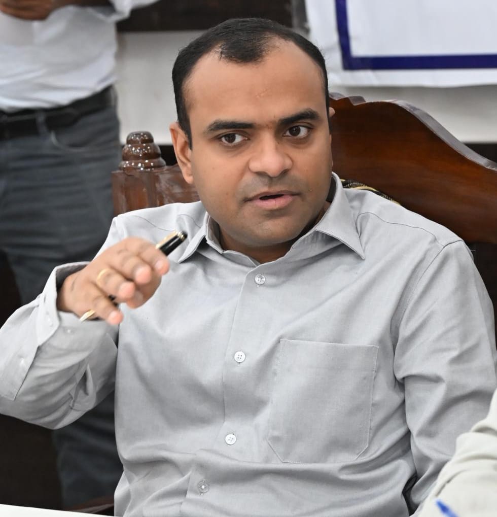 हरित हरिद्वार मुहिम को सार्थक बनाने के लिए जिलाधिकारी मयूर दीक्षित ने सभी जिला स्तरीय अधिकारियों एवं कर्मचारियों को वृक्षारोपण करने के दिए निर्देश