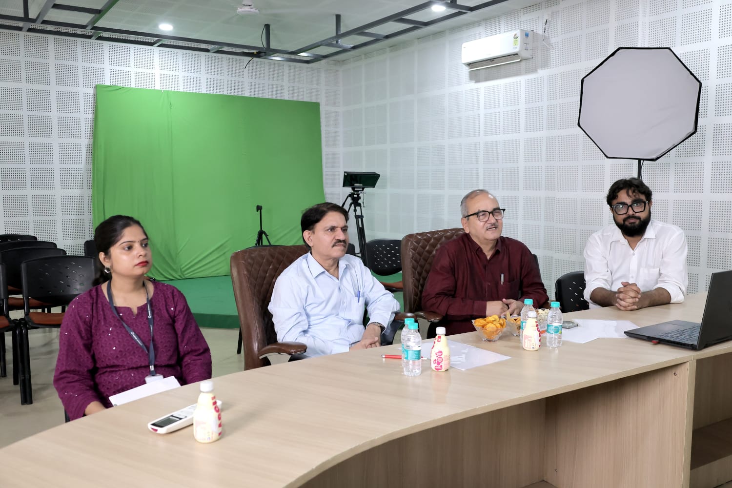क्वांटम विवि में बोर्ड ऑफ स्टडीज़ बैठक एवं हिन्दी पत्रकारिता के 200 वर्ष पूर्ण होने पर विशेष आयोजन