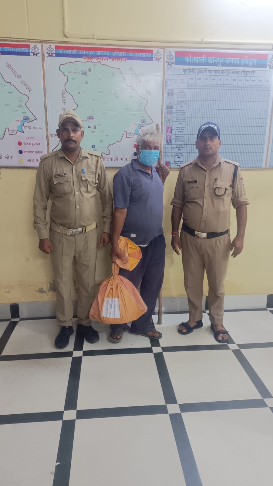 अवैध शराब के निर्माण, परिवहन और सार्वजनिक स्थलों पर मद्यपान के विरुद्ध विशेष अभियान के तहत खानपुर पुलिस की बड़ी सख्त कार्रवाई