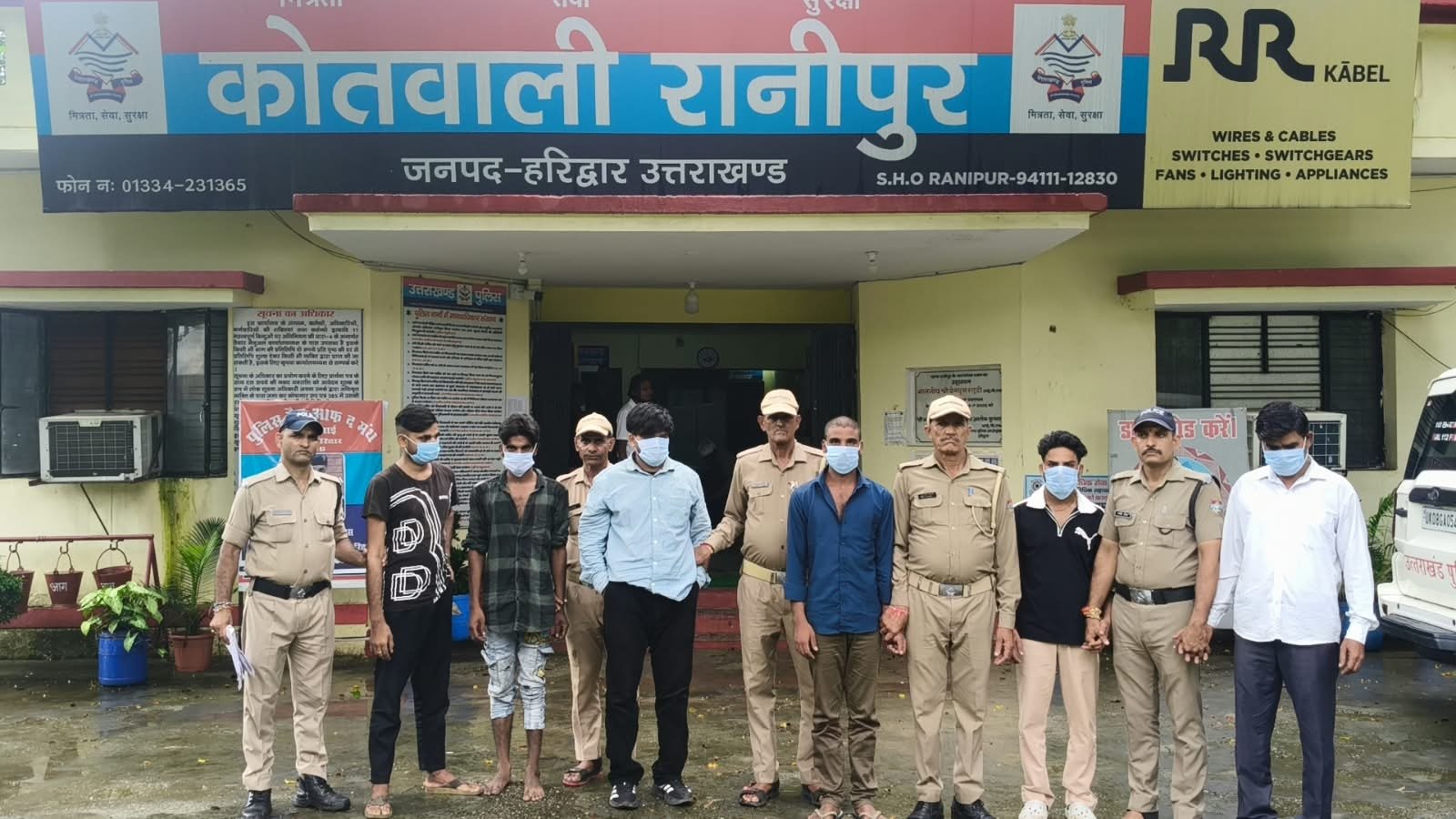 कोतवाली रानीपुर के नेतृत्व में रानीपुर पुलिस टीमो द्वारा वारण्टियो के विरूद्ध लगातार जनपद एवं गैर जनपदो में दबिशे देकर ताबडतोड कार्यवाही की जा रही है,