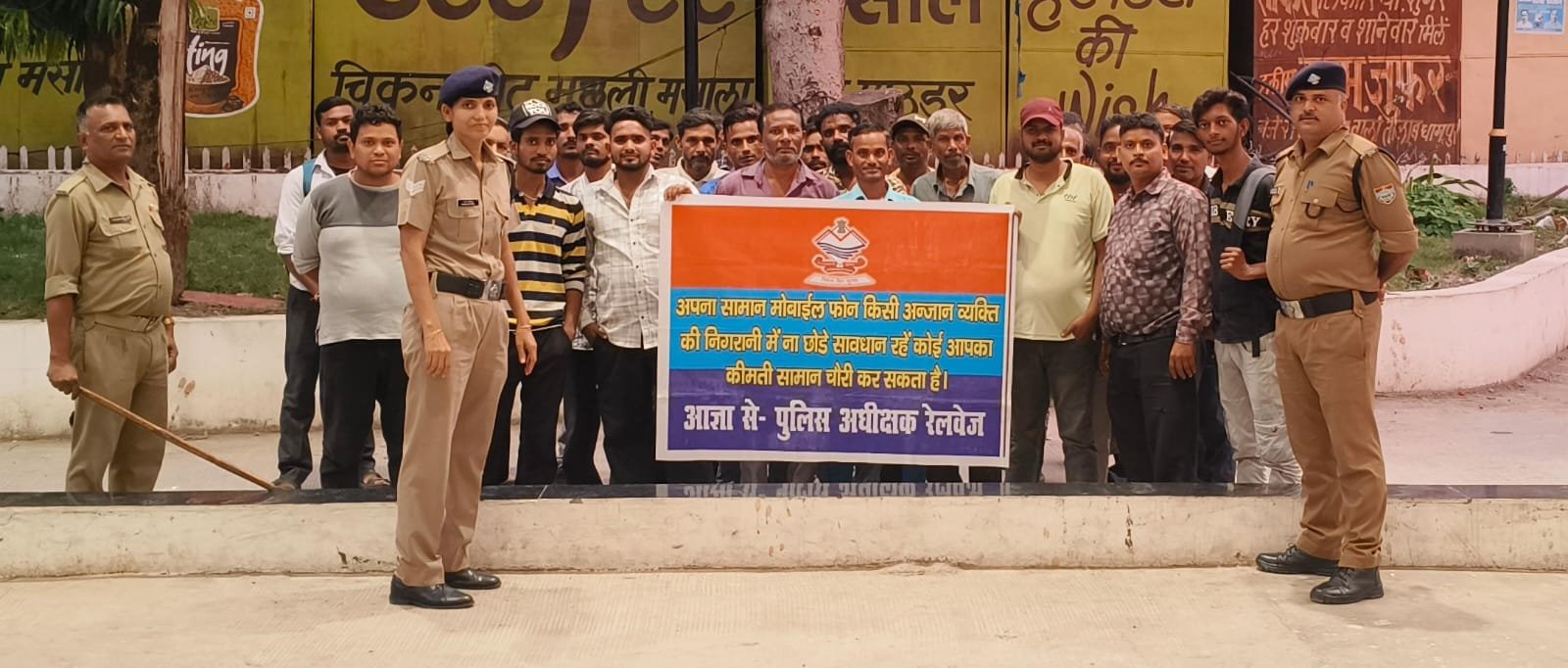 जीआरपी उत्तराखंड द्वारा साइबर जागरूकता अभियान के तहत रेल यात्रियों को किया गया जागरूक