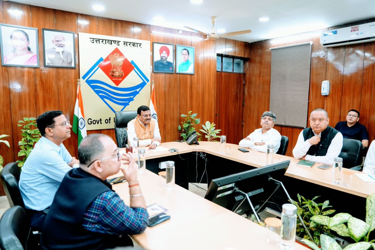 मुख्य सचिव श्री आनन्द बर्द्धन की अध्यक्षता में शुक्रवार को सचिवालय में नेशनल हाईवे लॉजिस्टिक्स मैनेजमेंट लिमिटेड (एनएचएलएमएल) के अंतर्गत उत्तराखण्ड रोपवे डेवलपमेंट लिमिटेड के निदेशक मंडल की बैठक संपन्न