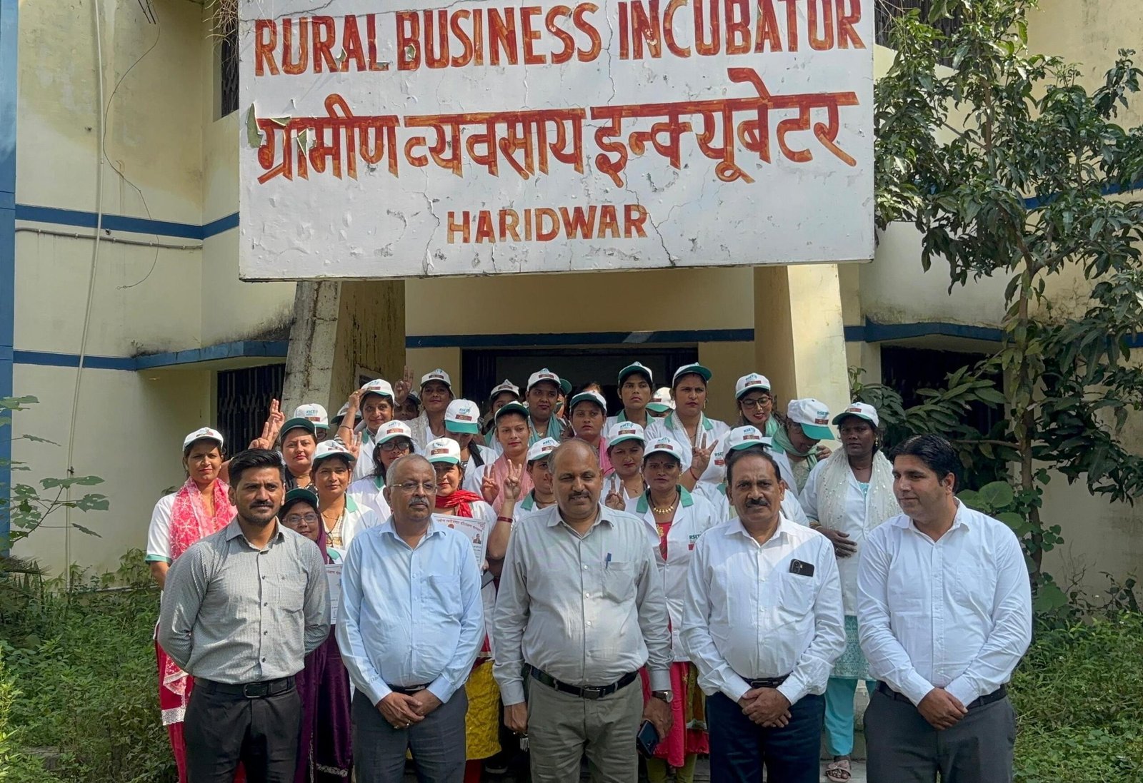 मुख्य विकास अधिकारी डॉ. ललित नारायण मिश्र ने मुख्यमंत्री उद्यमशाला योजना स्पोक सेंटर में छह दिवसीय क्लाउड किचन प्रशिक्षण कार्यक्रम का किया समापन