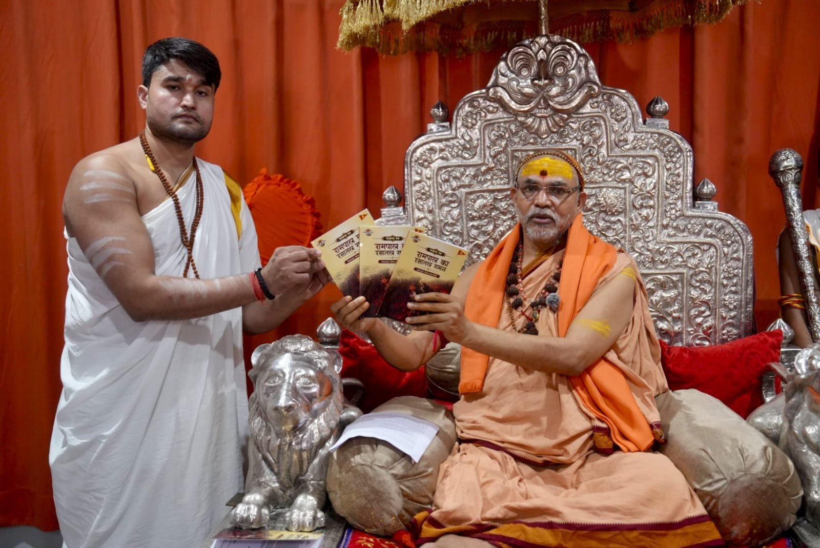 श्रीमज्जगद्गुरु शङ्कराचार्य पूज्यपाद श्री अविमुक्तेश्वरानन्द जी महाराज ने पाखंडी रामपाल की शास्त्रार्थ चुनौती स्वीकार किए जाने की पृष्ठभूमि स्पष्ट की तथा सनातन धर्म के विरुद्ध किए जा रहे प्रचार का शास्त्रीय खण्डन समाज के सामने रखने की आवश्यकता बताई।